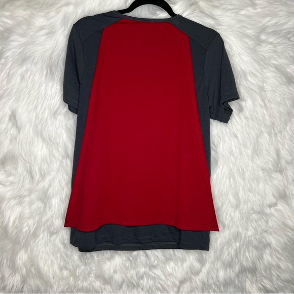 Harry Potter Gryffindor Women's Gray T-Shirt with Red Cape Size XL Juniors - Picture 2 of 3